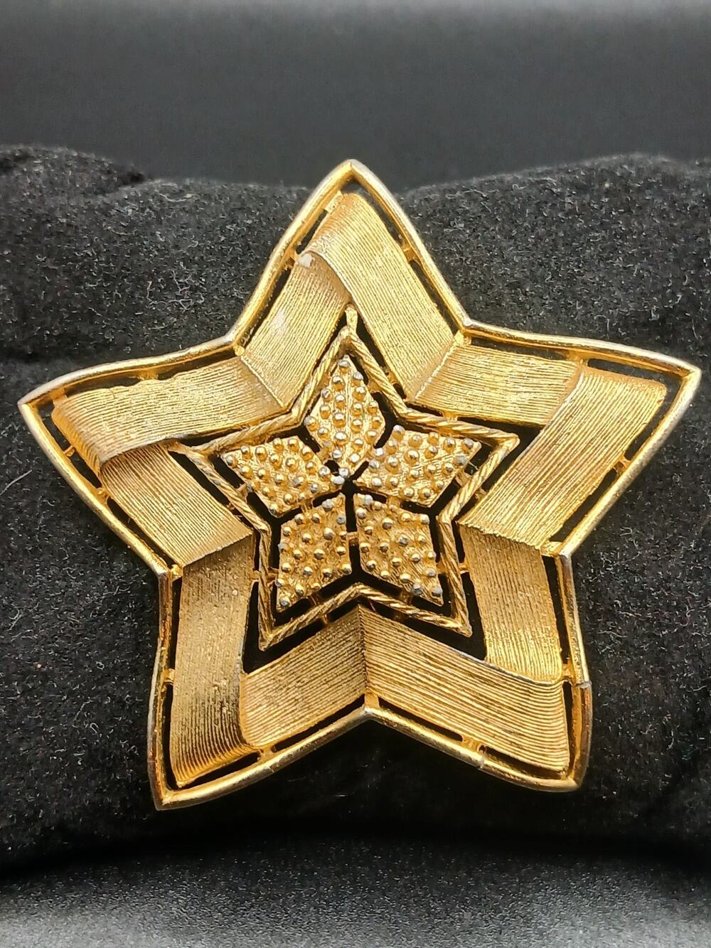 VTG Lisner Signed Goldtone Layered Star Brooch MCM Celestial Woven Ribbon Design